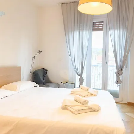 Cappello 9 Tirabora Short Rent Trieste